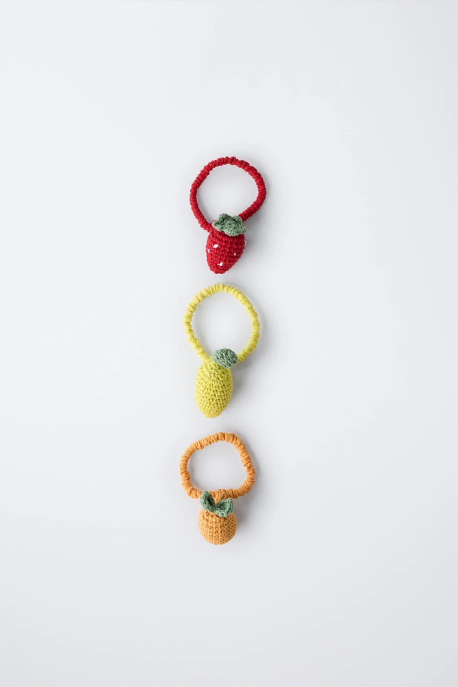 LOT DE TROIS CHOUCHOUS FRUITS EN CROCHET