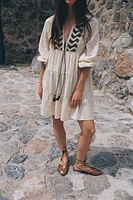 ROBE COURTE BRODERIES PANNEAUX