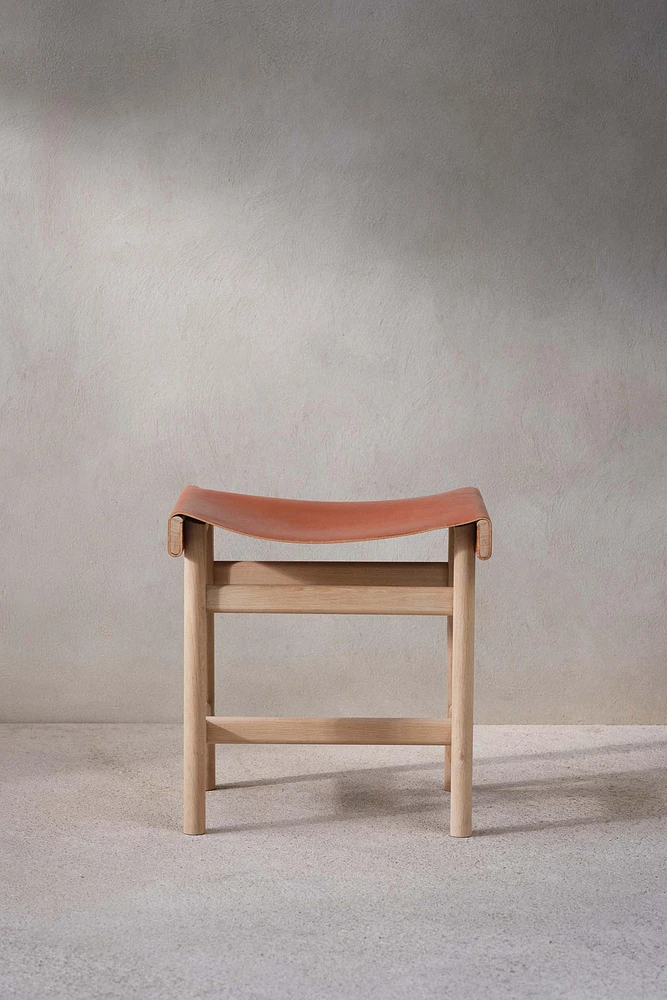 STOOL 01