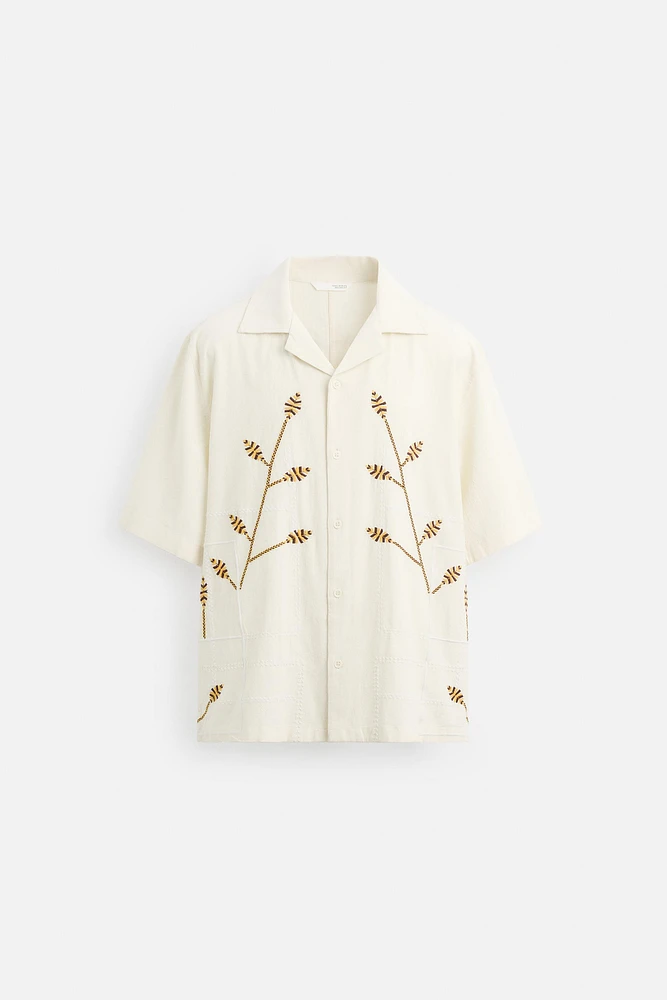 CONTRAST EMBROIDERY SHIRT