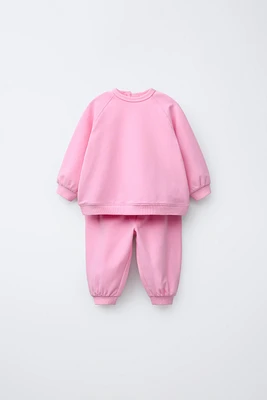 SWEATSHIRT AND JOGGER PANTS SET