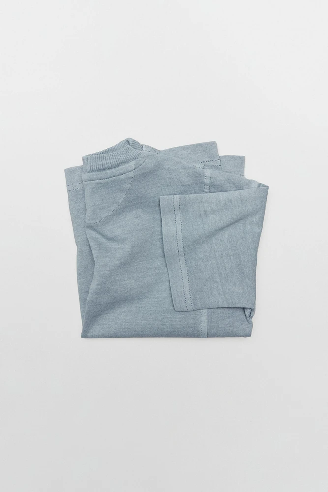 GARMENT DYE EMBROIDERED LOGO T-SHIRT