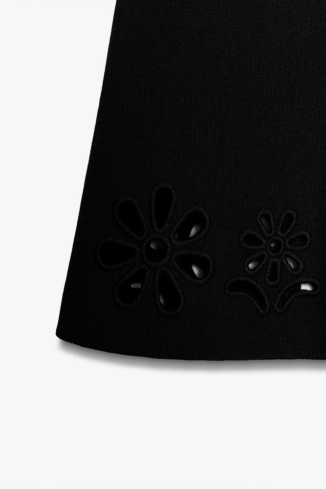 ROBE EN MAILLE BRODERIES AJOURÉES