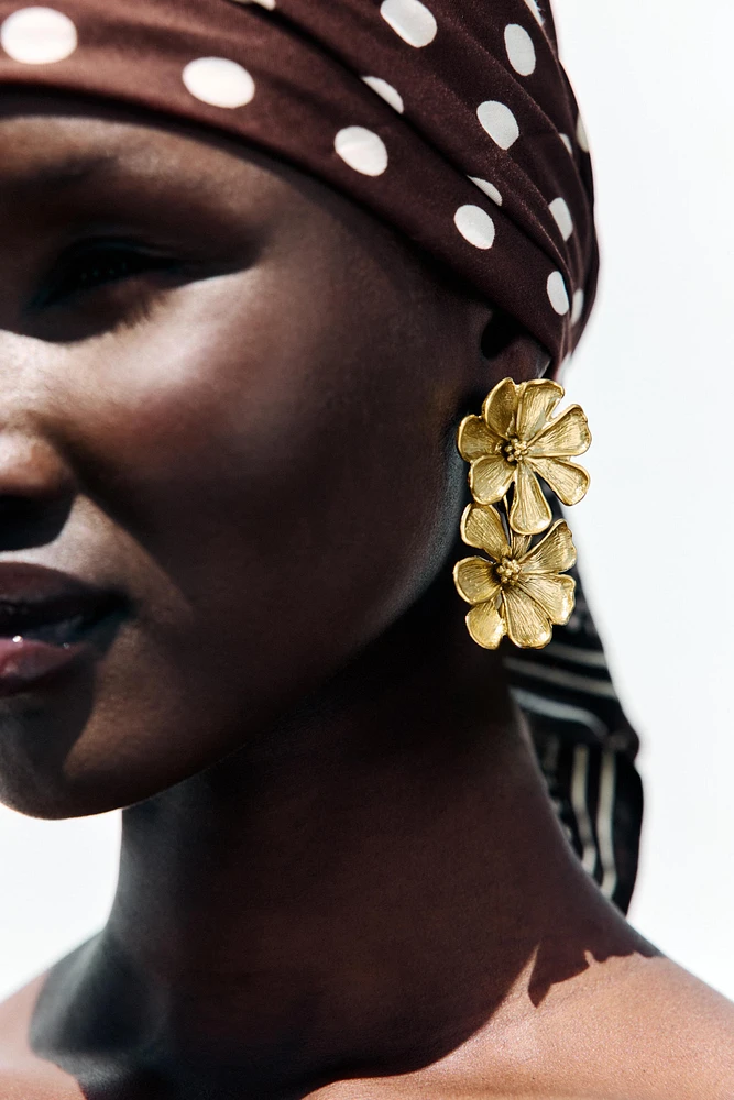 METAL FLOWER EARRINGS
