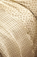 CHILDREN'S COTTON BEDSPREAD WITH A SCALLOPED EDGE