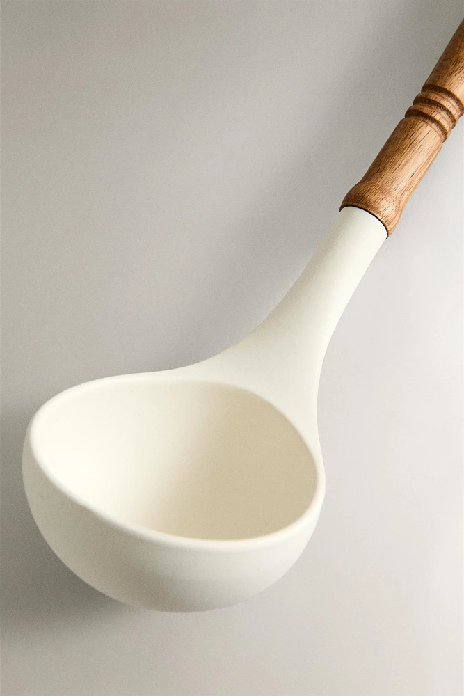 SILICONE AND WOODEN LADLE