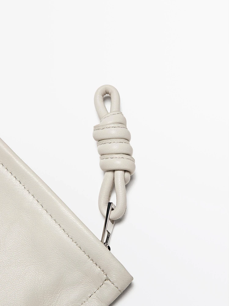 Petit sac pochette avec nœud en cuir nappa