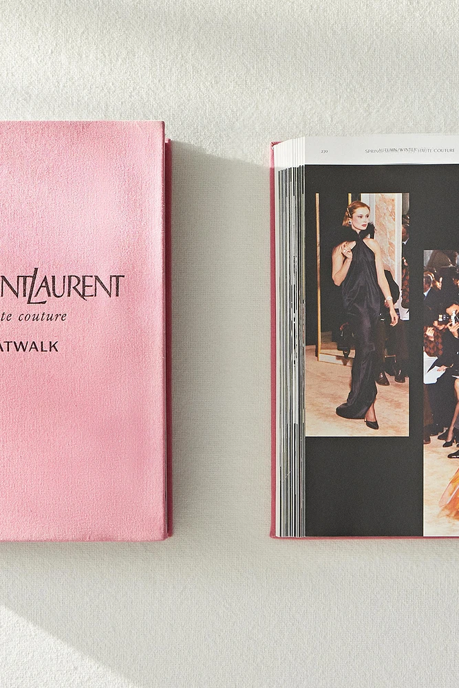 LIVRE YVES SAINT LAURENT CATWALK