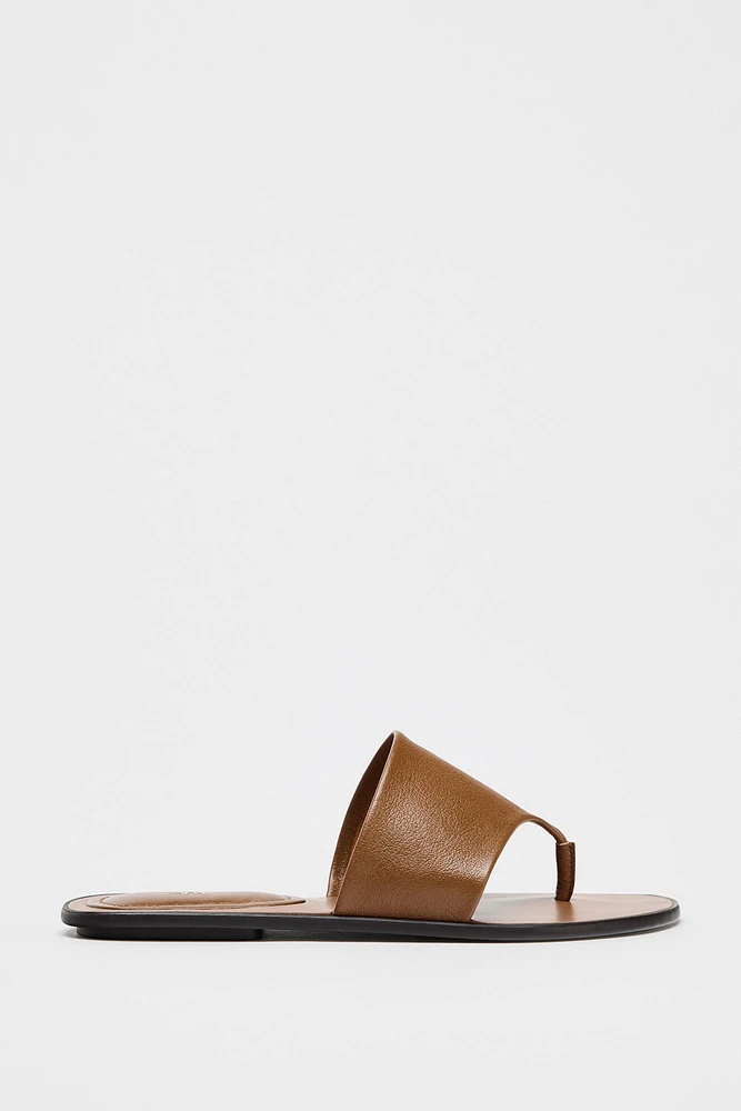FLAT LEATHER SANDALS