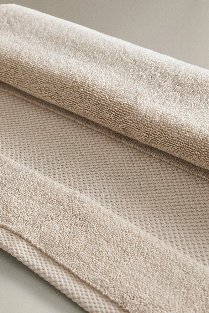 EXTRA SOFT BATH TOWEL (800 GXM²)
