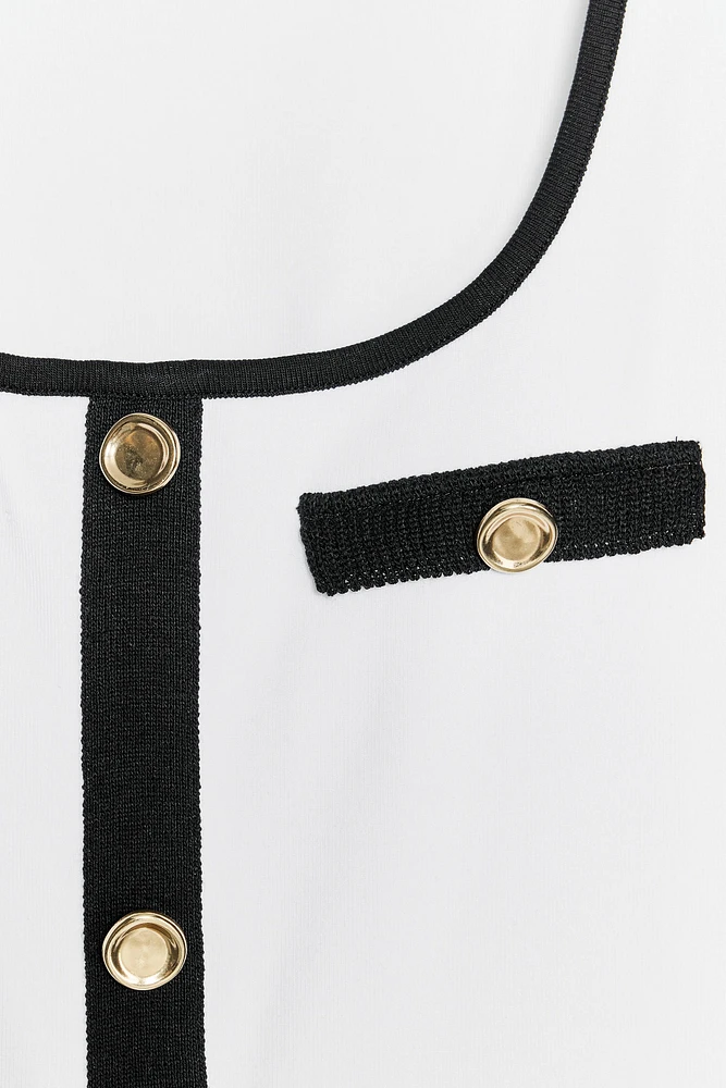 CONTRAST TRIM T-SHIRT