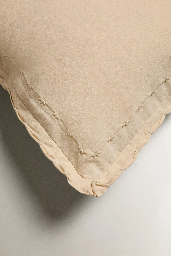 CHILDREN'S THROW PILLOW COVER WITH SCALLOPED EDGE