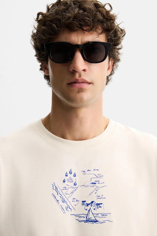 T-SHIRT BRODÉ EN MATIÈRES VARIÉES