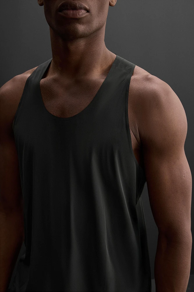 LIGHTWEIGHT TECHNICAL TANK TOP