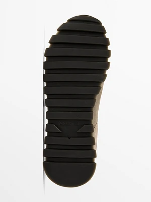 Contrast sneakers