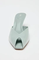 PATENT EFFECT SANDALS