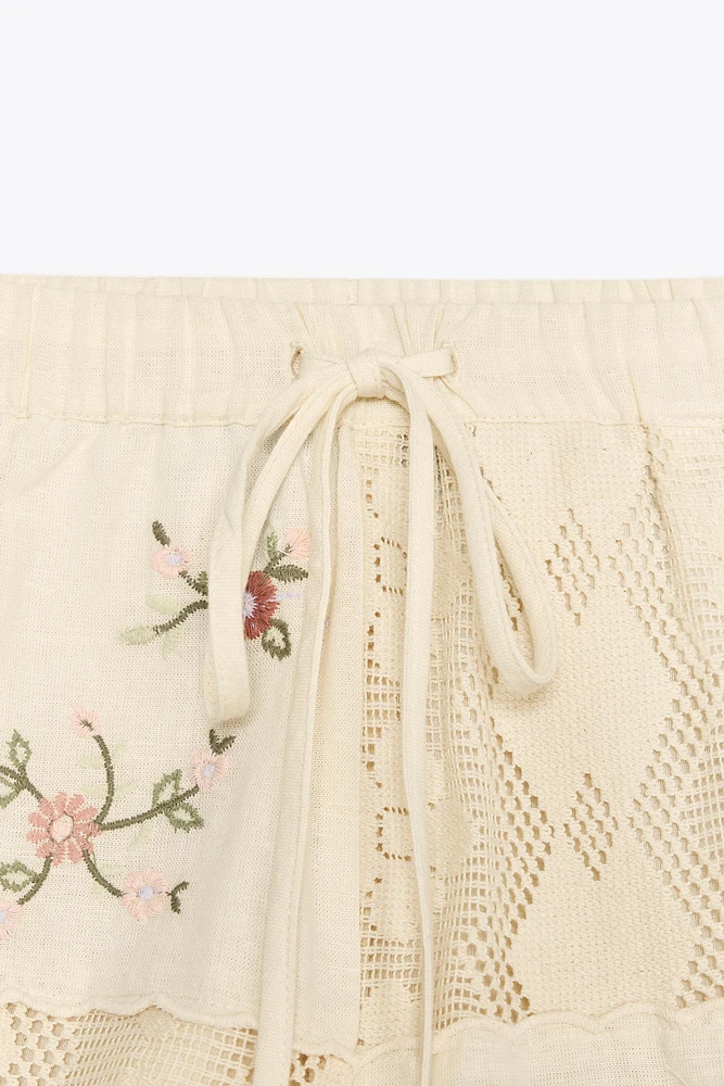EMBROIDERED CROCHET FLOWER SHORTS