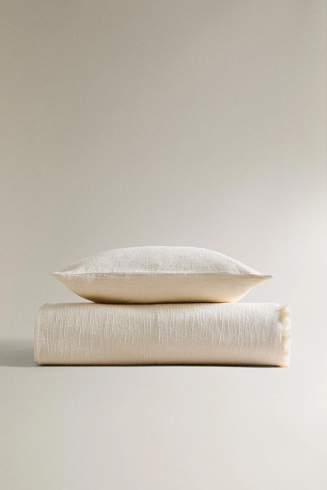 TEXTURED BEDSPREAD