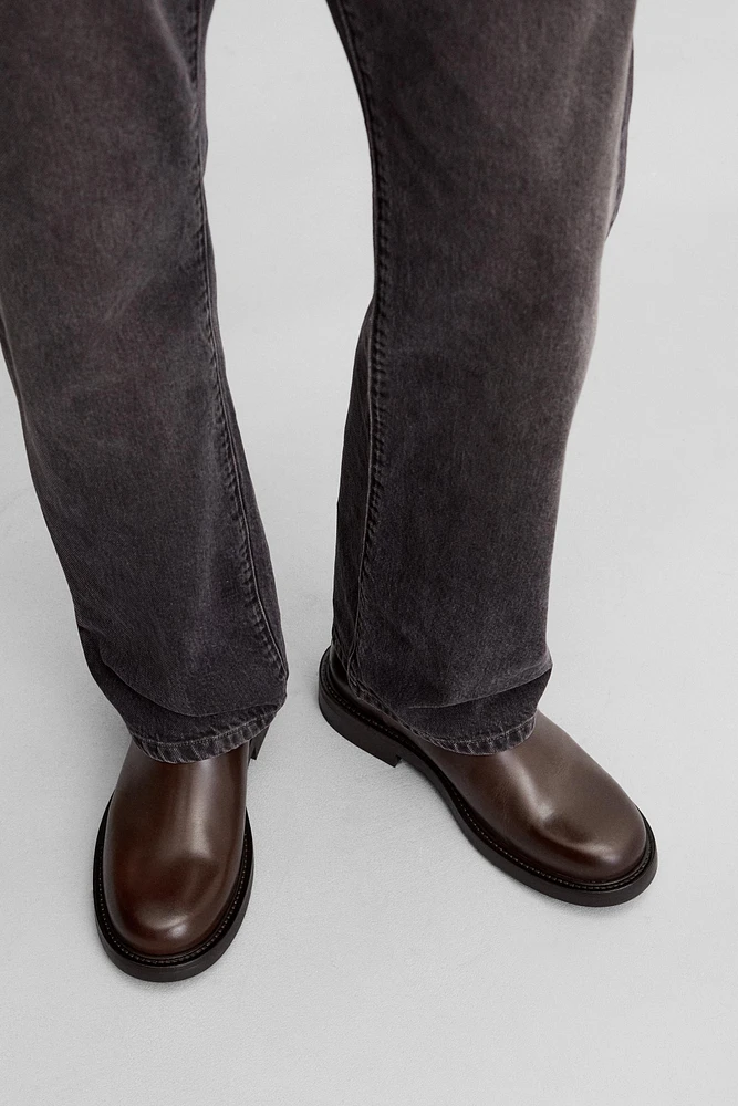 LEATHER CHELSEA BOOTS