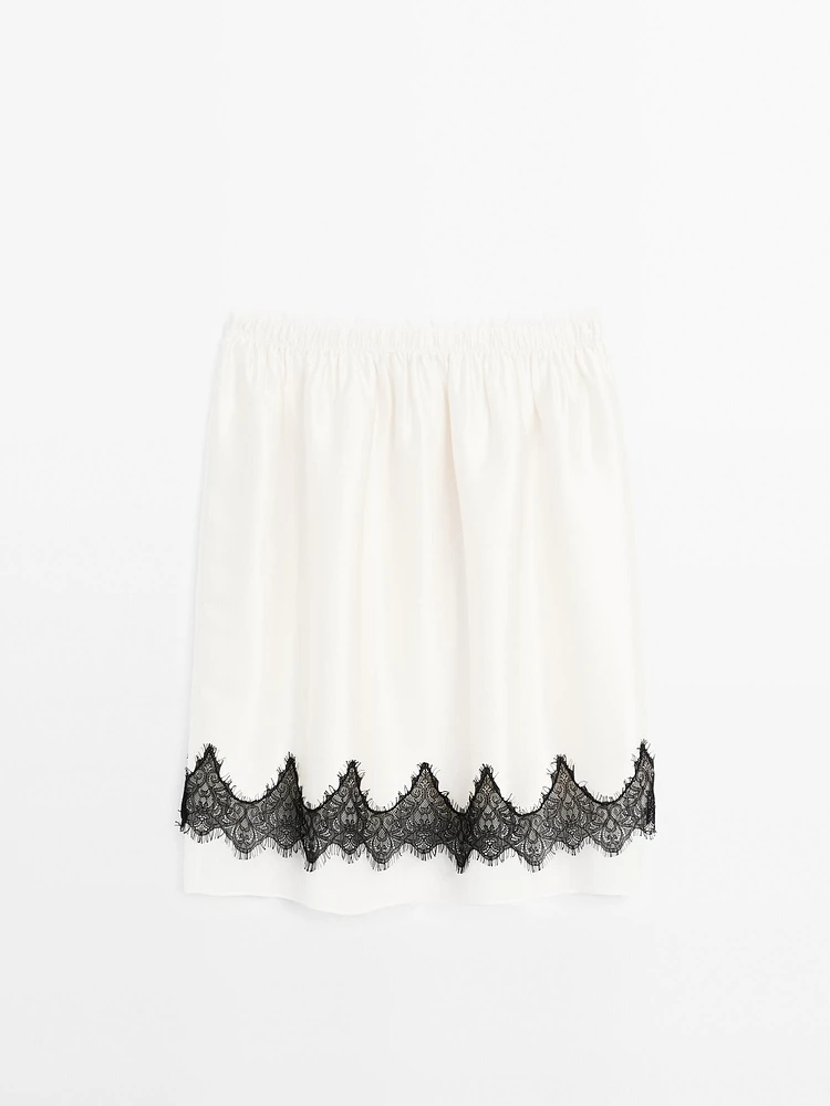 Contrast lace-trimmed skirt