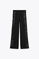 PANTALON EN MAILLE POINTELLE LATÉRAL