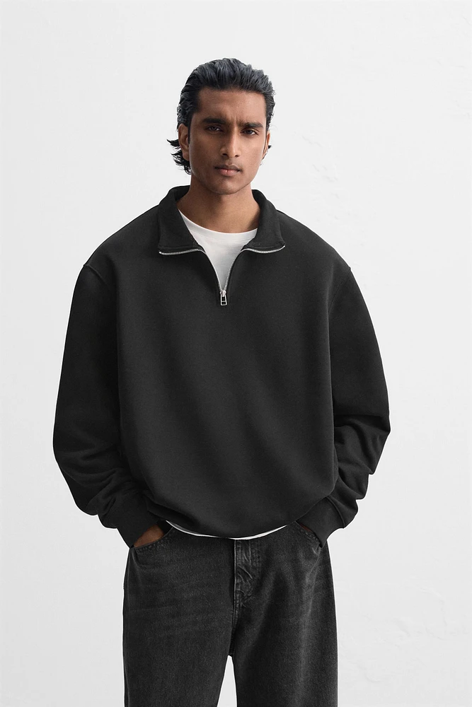 BASIC QUARTER ZIP SWEATSHIRT