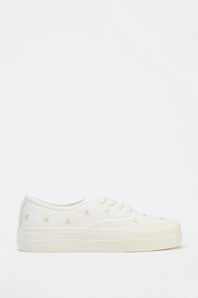FLORAL EMBROIDERED SNEAKERS