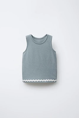RUFFLE T-SHIRT