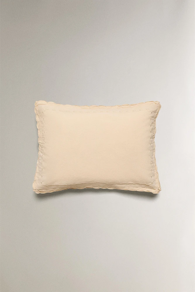 CHILDREN'S THROW PILLOW COVER WITH SCALLOPED EDGE