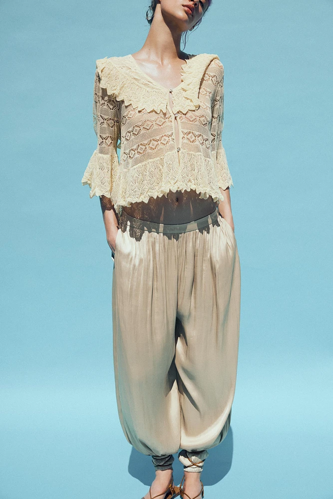 BLOUSE EN MAILLE POINTELLE À VOLANTS