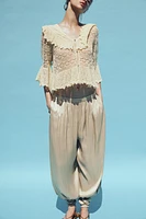 BLOUSE EN MAILLE POINTELLE À VOLANTS
