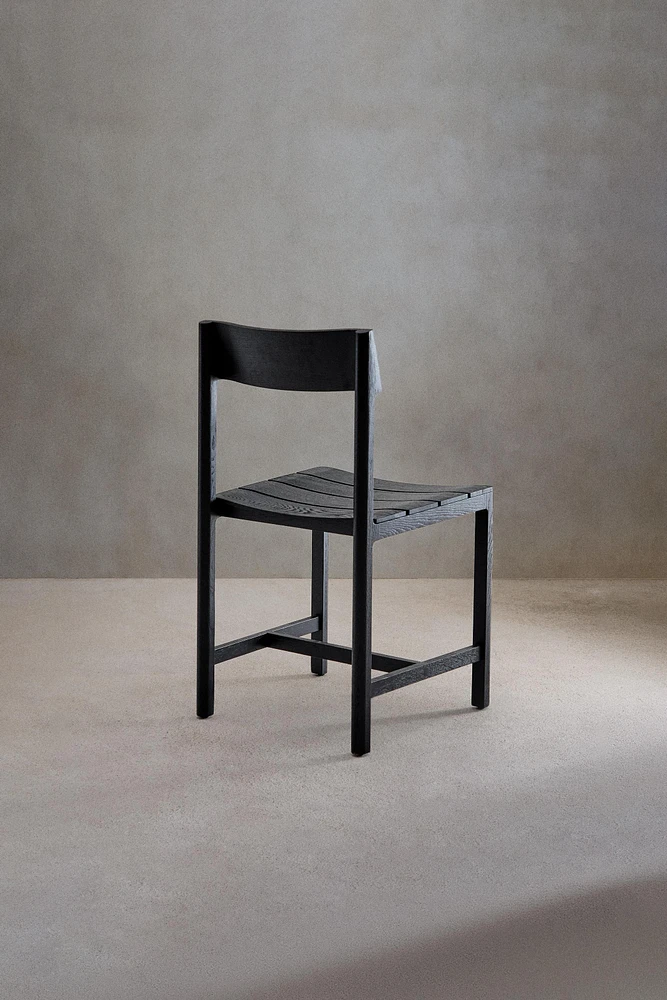 CHAIR 04