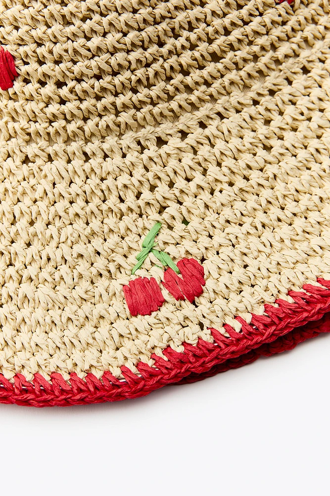 BONNET TRESSÉ BRODERIES CERISES