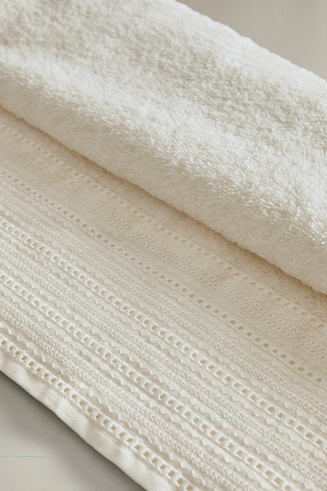 EMBROIDERED LINEN BORDER BATH TOWEL