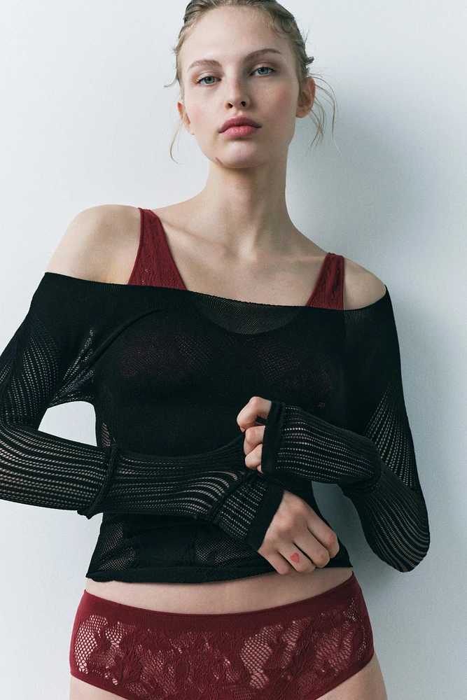 TOP SANS COUTURE EN DENTELLE