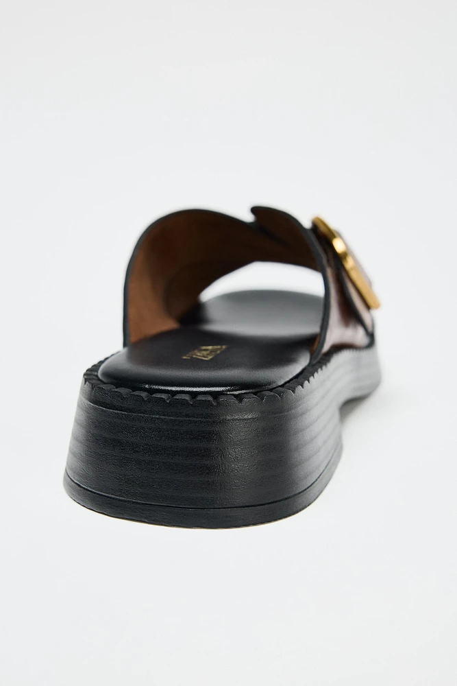 LEATHER CRISS CROSS BUCKLE SANDALS