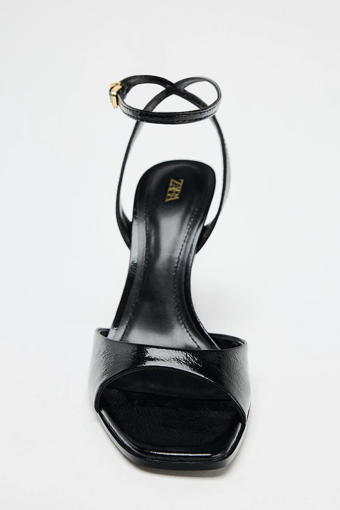 PATENT EFFECT HEELED SANDALS