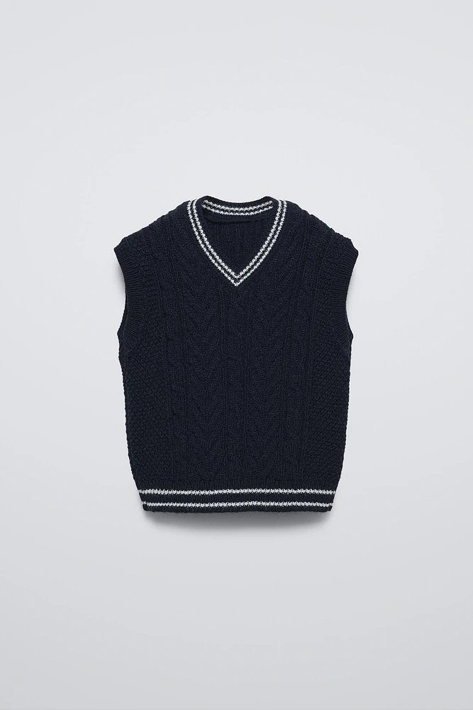 CONTRAST TRIM KNIT VEST