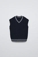 CONTRAST TRIM KNIT VEST