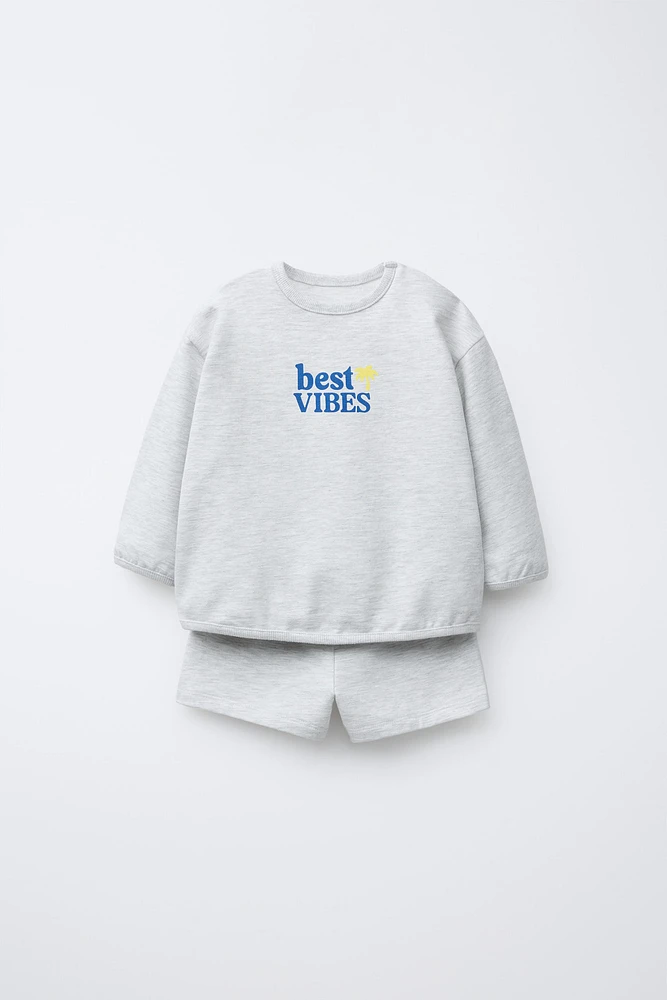 ENSEMBLE SWEAT ET BERMUDA À INSCRIPTION
