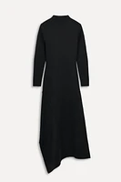 ROBE ASYMÉTRIQUE CONTENANT DE LA LAINE 50E ANNIVERSAIRE