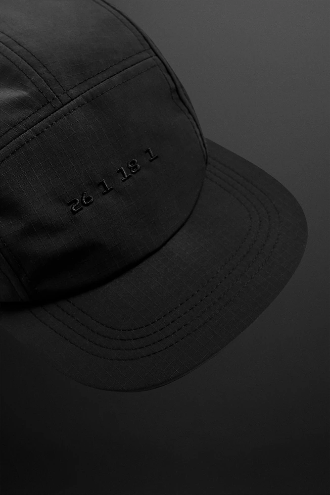 TECHNICAL EMBROIDERED CAP