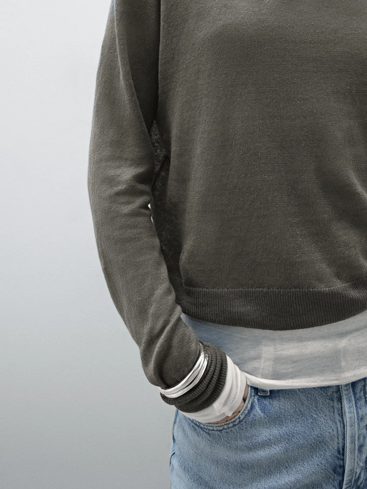Linen V-neck knit sweater