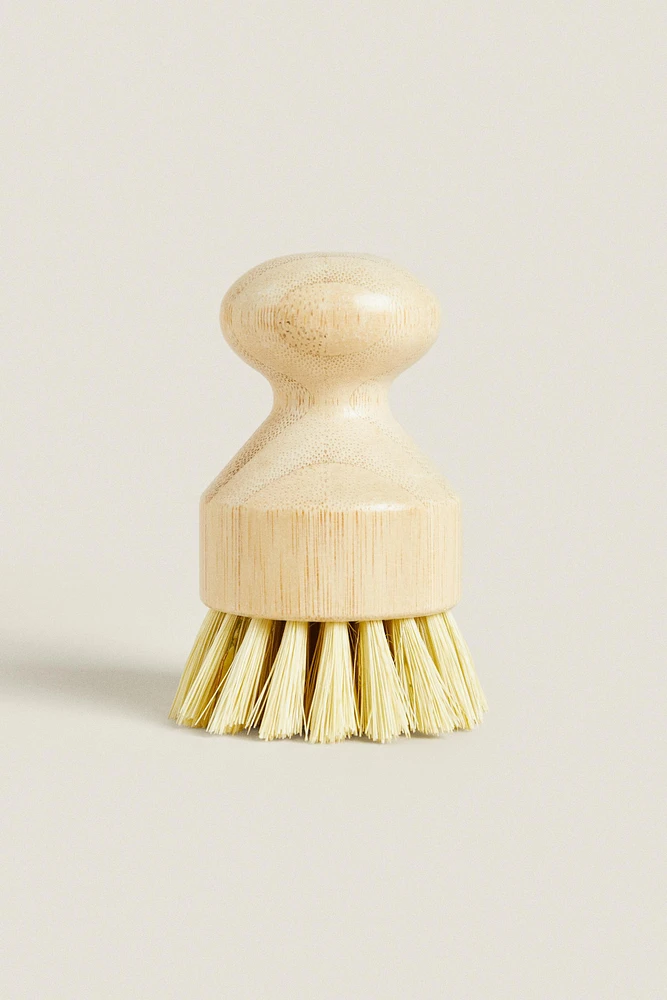 SMALL WOODEN BRUSH