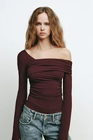 ASYMMETRIC NECKLINE TOP