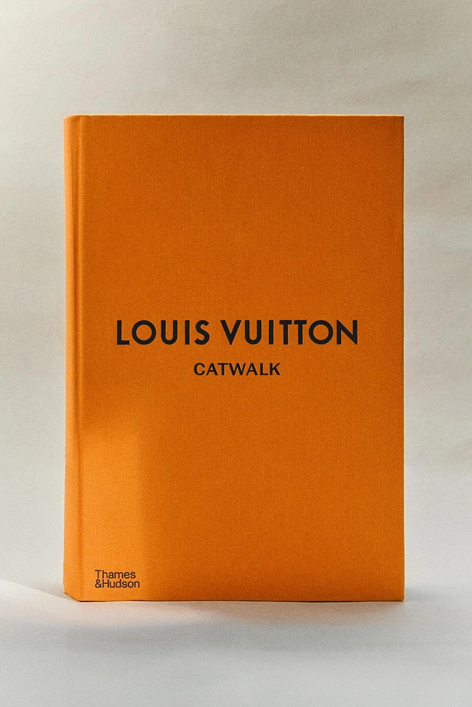 LOUIS VUITTON CATWALK BOOK