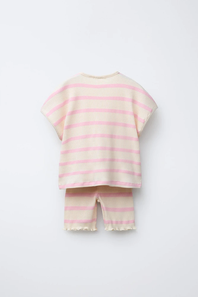 KNOT T-SHIRT AND STRIPED CYCLING LEGGINGS SET