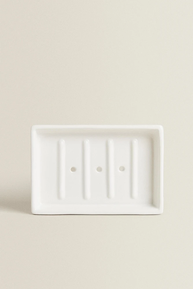 WHITE EARTHENWARE BATHROOM SOAP DISH