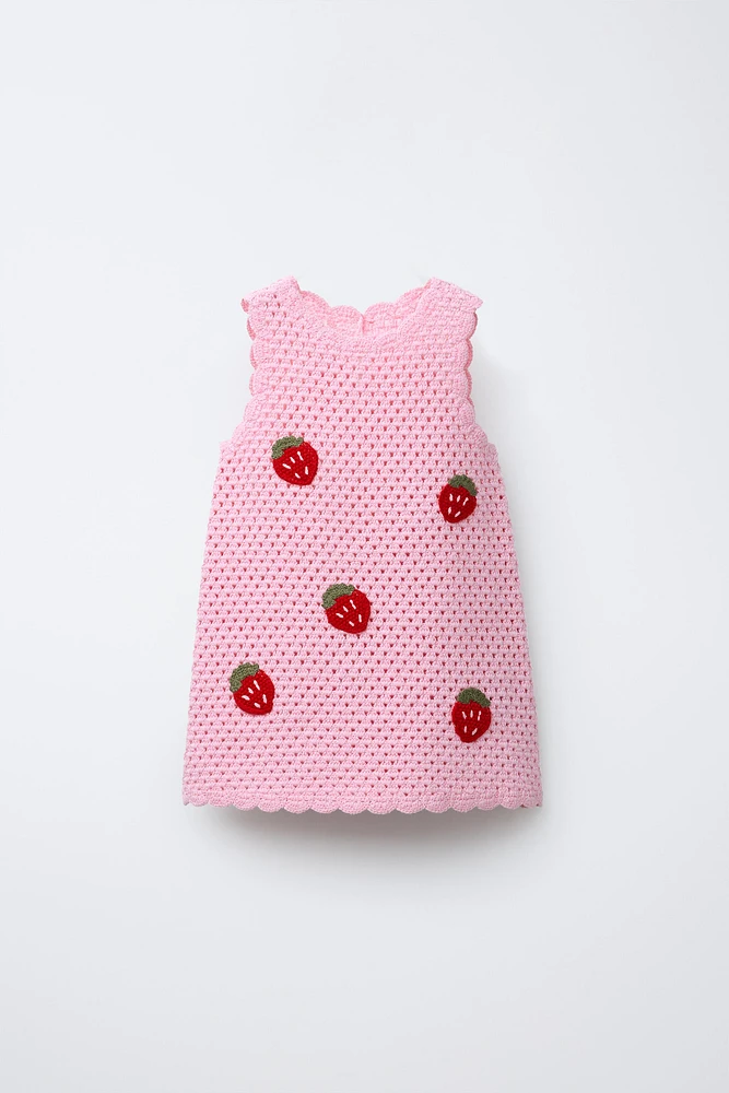 ROBE EN MAILLE FRAISES AU CROCHET