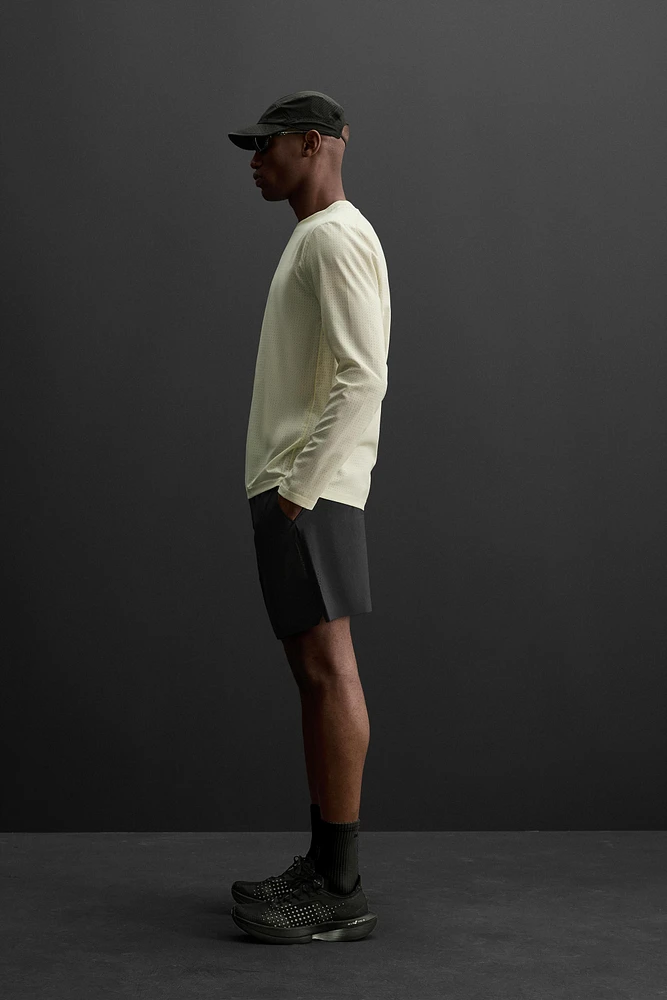 T-SHIRT PERFORÉ À MANCHES LONGUES